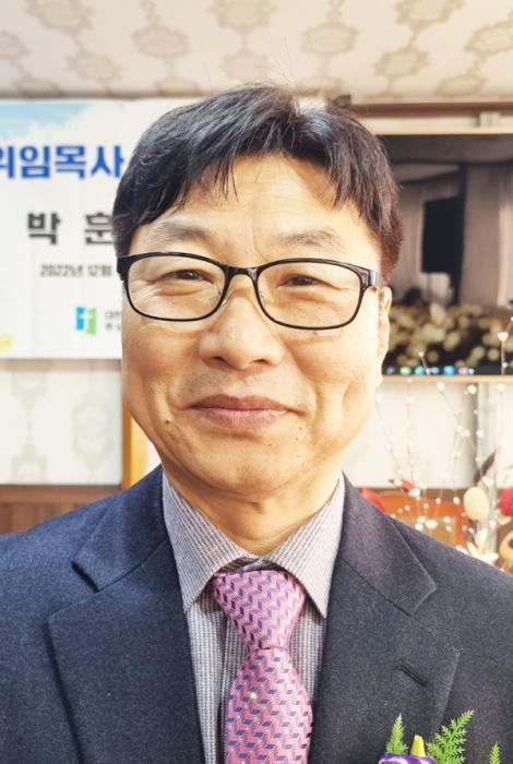 위임목사 박훈진