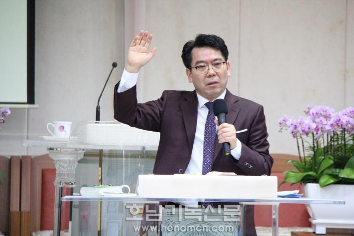 강사로 나선 총회장 박종만 목사