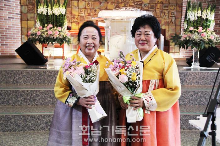좌측부터 권사회 신임회장 김순요 권사 여전도회연합회 신임회장 박윤례 권사