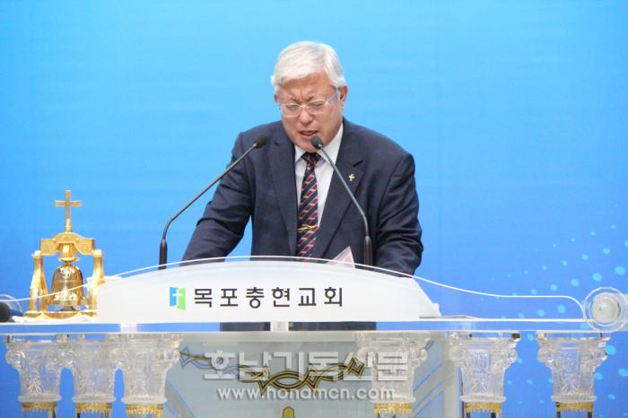 직전회장 권용식 목사 기도